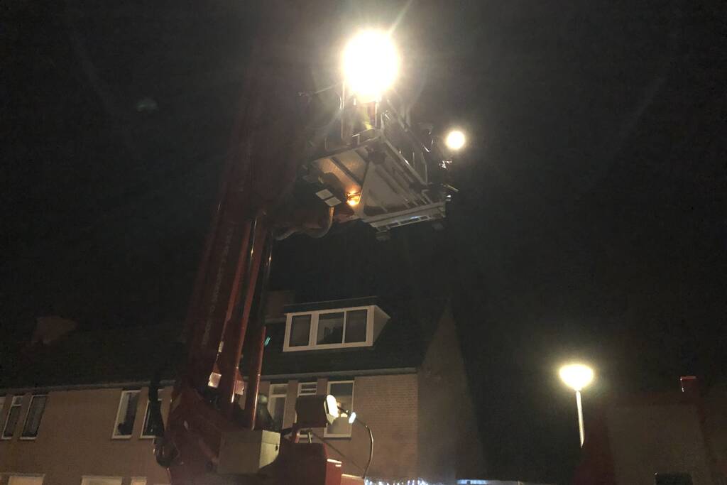 Kat valt van schrik in schoorsteenpijp