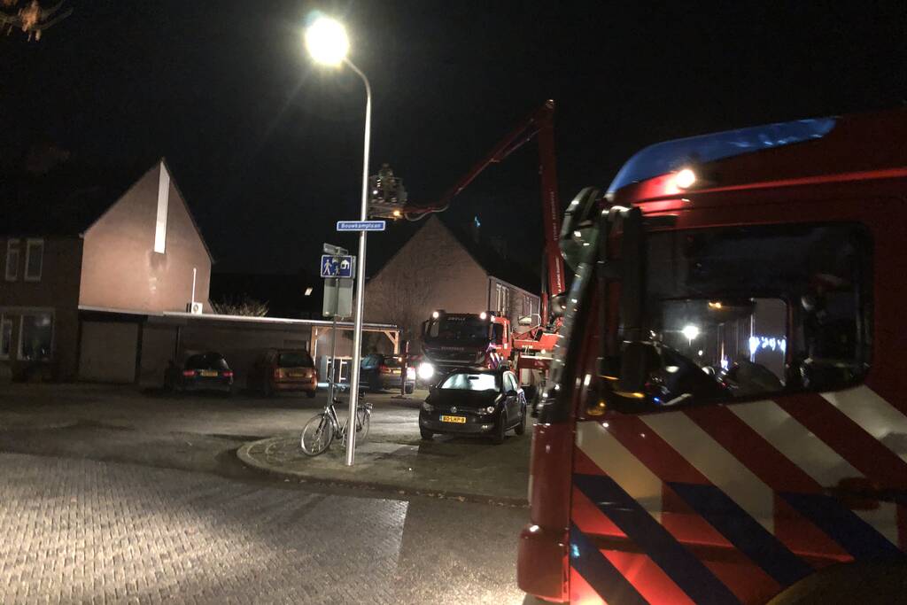 Kat valt van schrik in schoorsteenpijp