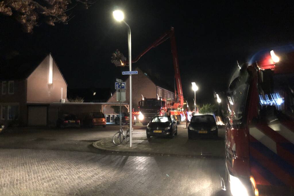 Kat valt van schrik in schoorsteenpijp