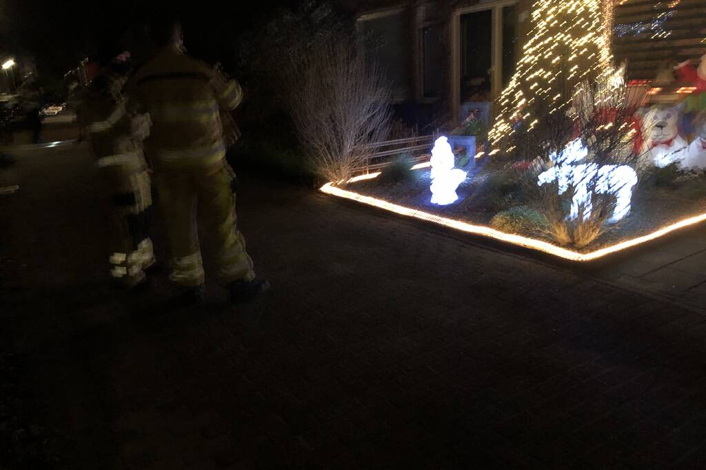 Kat valt van schrik in schoorsteenpijp