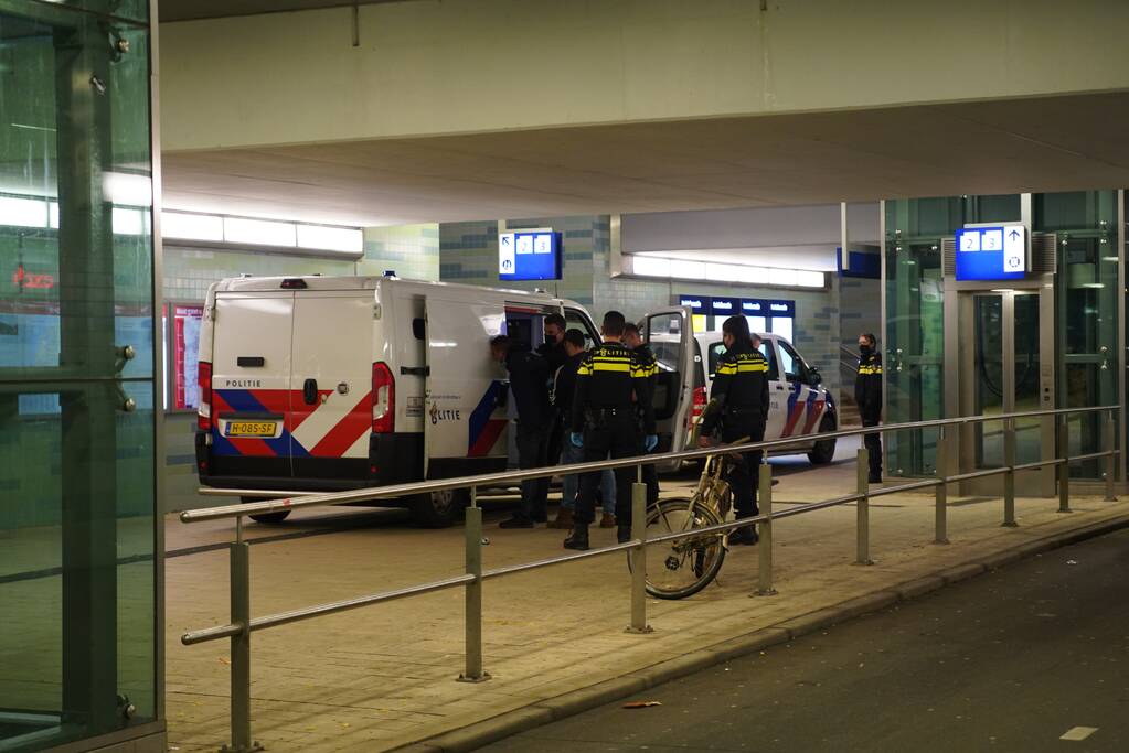 Politie doet meerdere aanhoudingen op NS-station