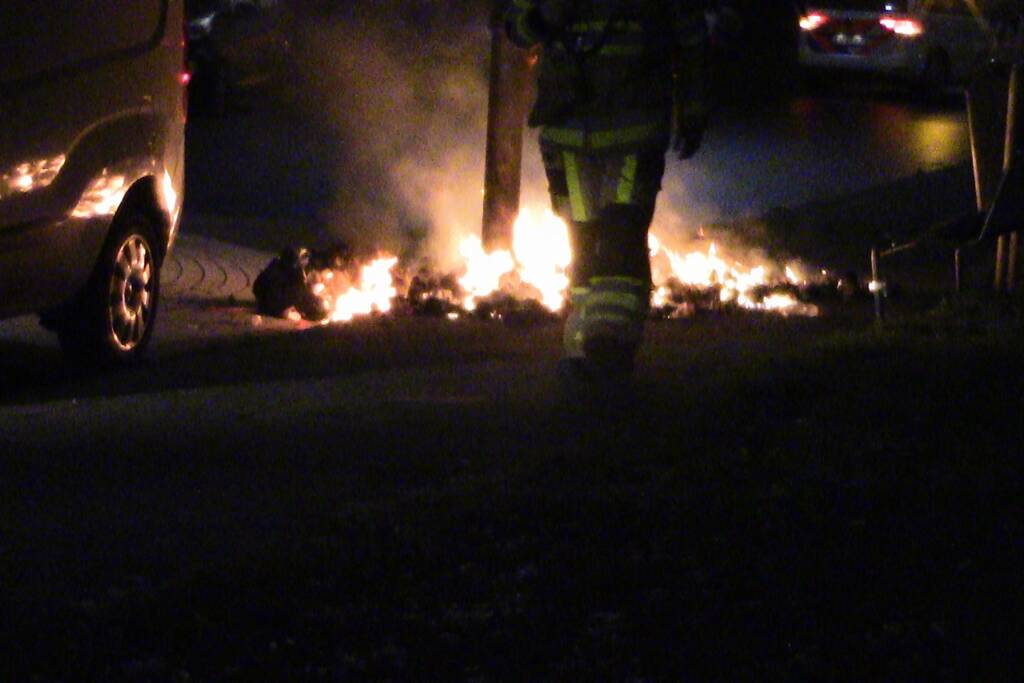 Aantal zaken plastic in brand