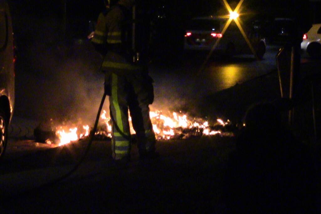 Aantal zaken plastic in brand