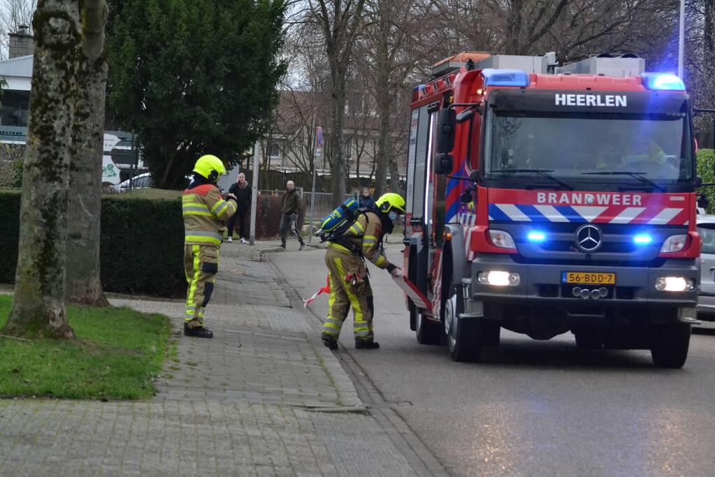 Straat afgesloten door gaslekkage in woning
