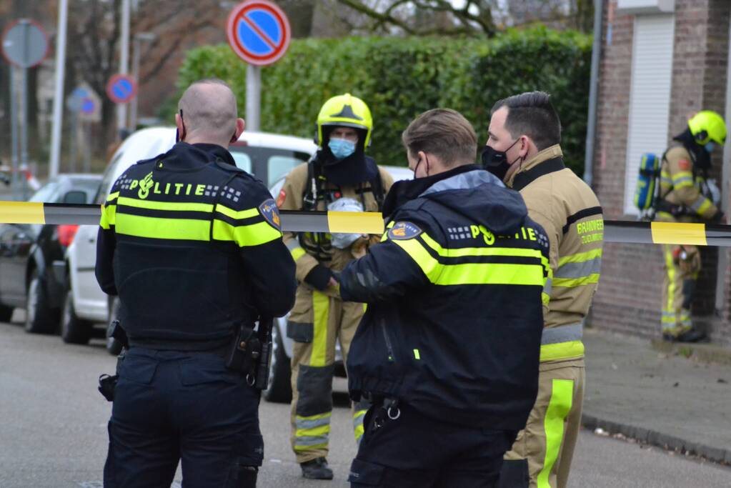 Straat afgesloten door gaslekkage in woning