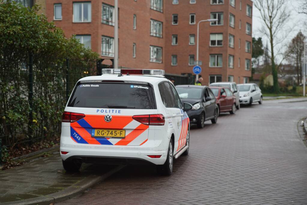 Meerdere auto's botsen op kruising