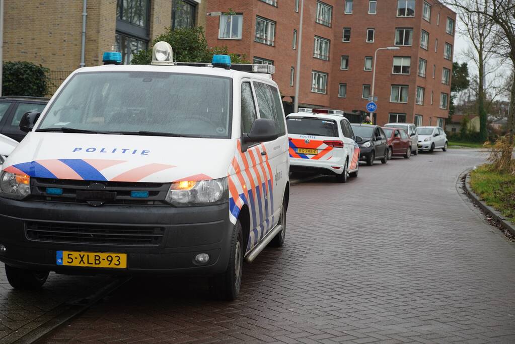 Meerdere auto's botsen op kruising
