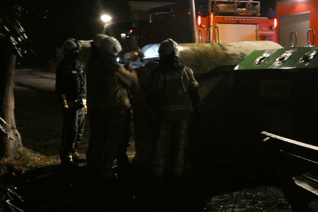 Brand in kledingcontainer snel geblust