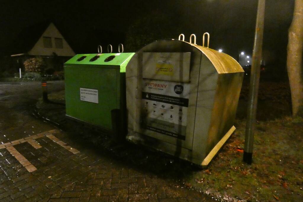 Brand in kledingcontainer snel geblust