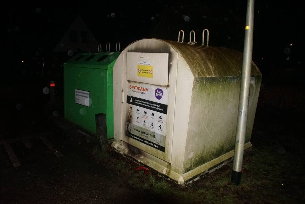 Brand in kledingcontainer snel geblust