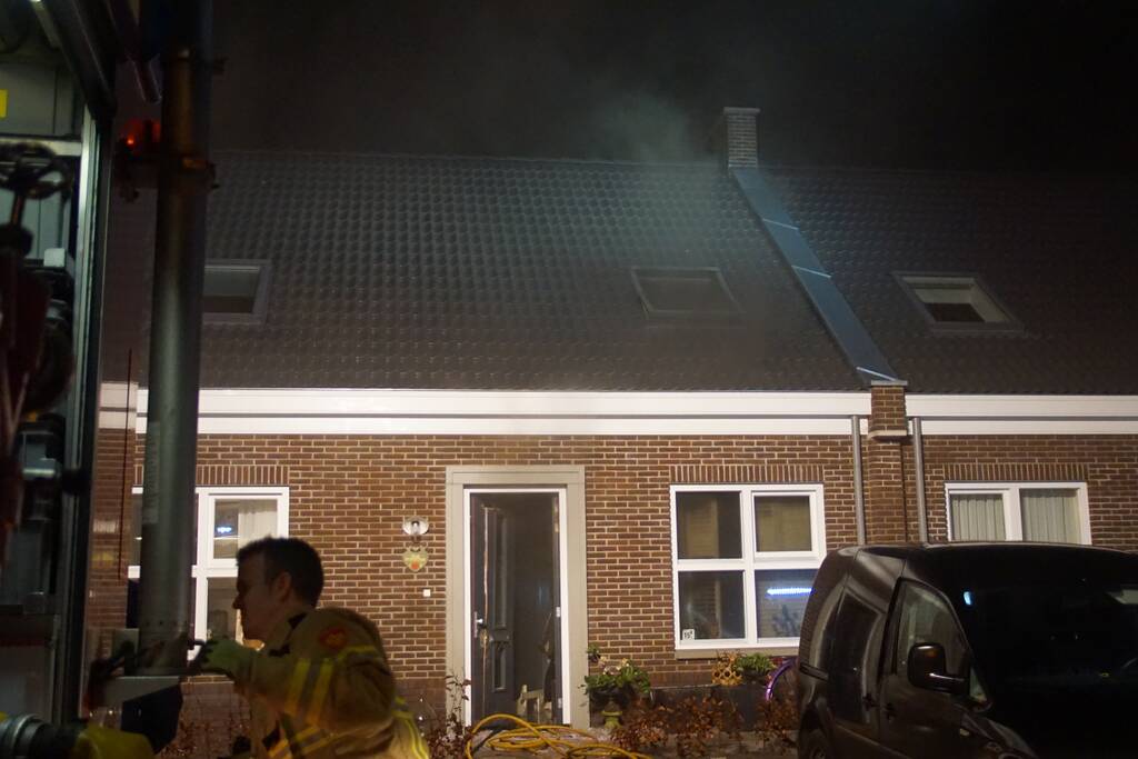 Veel rook bij brand in woning
