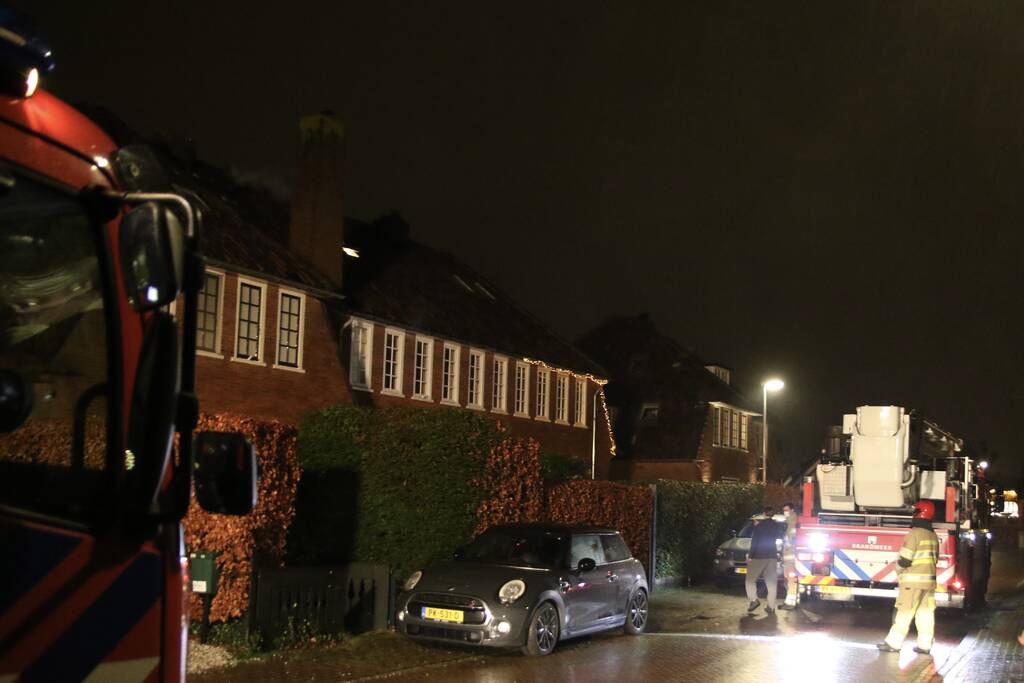 Brand in schoorsteen van woning