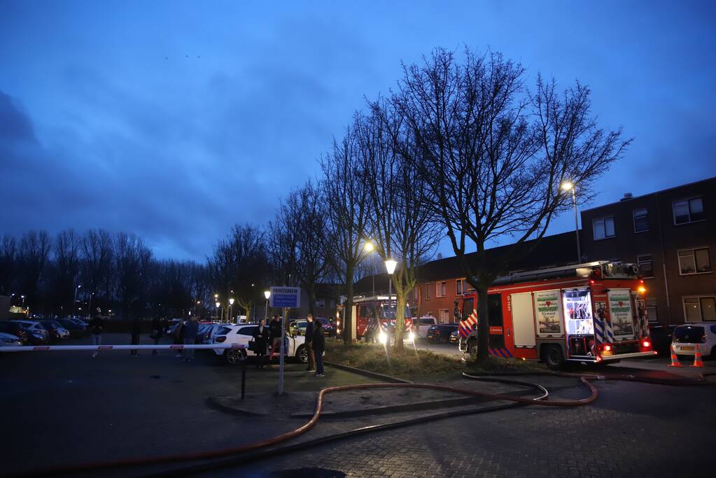 Appartementencomplex vol rook door brand