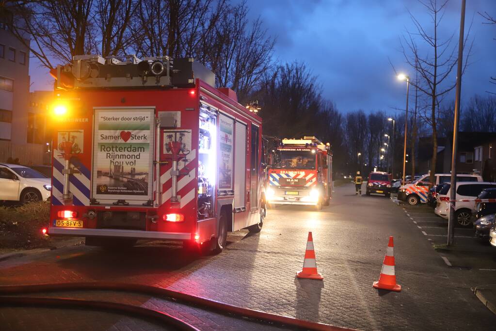 Appartementencomplex vol rook door brand