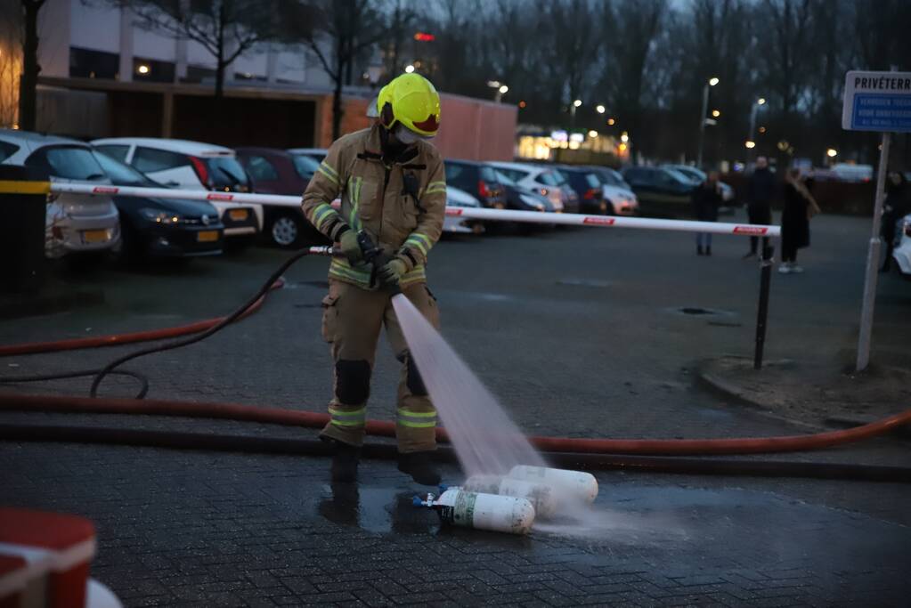 Appartementencomplex vol rook door brand
