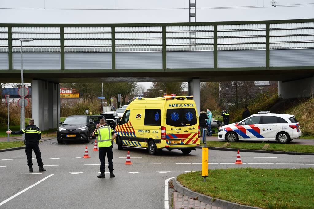 Persoon op scootmobiel aangereden