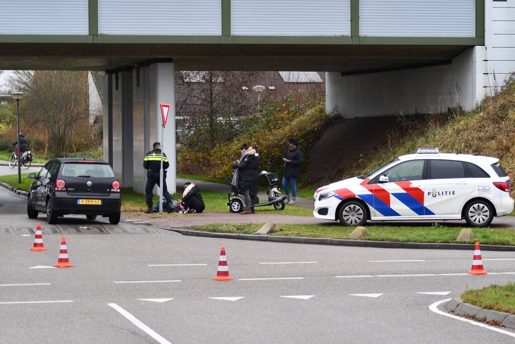 Persoon op scootmobiel aangereden