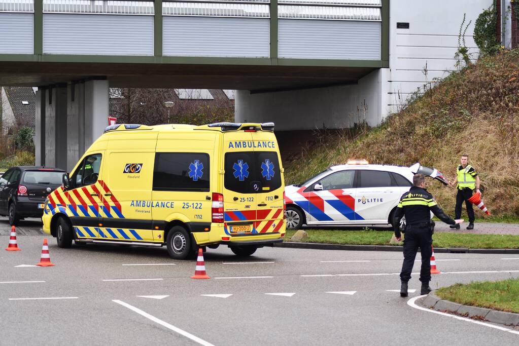 Persoon op scootmobiel aangereden
