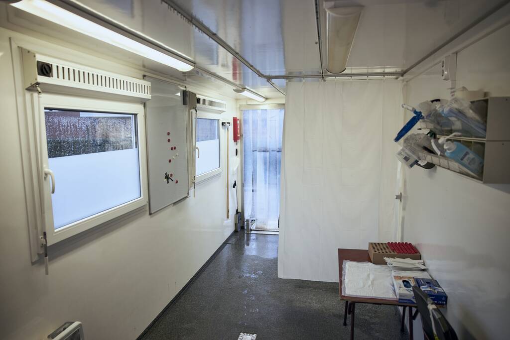 Ruim 240 personen getest in GGD-coronatestbus