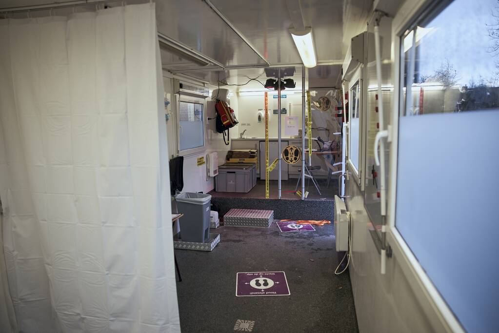 Ruim 240 personen getest in GGD-coronatestbus