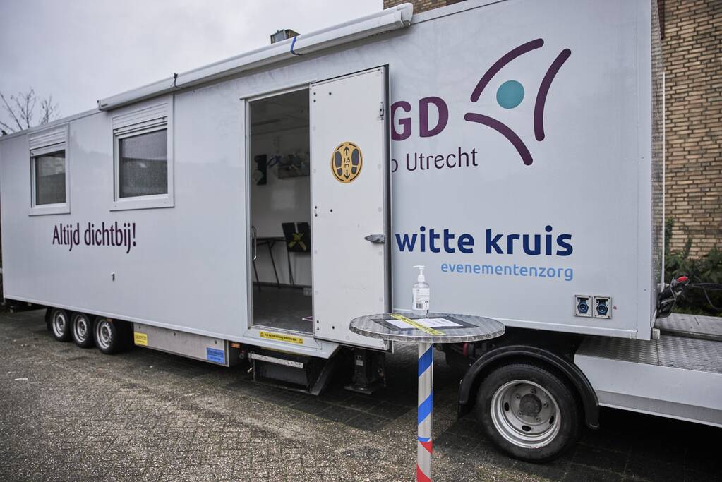 Ruim 240 personen getest in GGD-coronatestbus