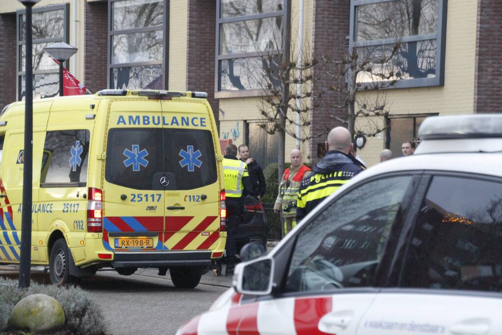 Vrouw gewond na val in woning