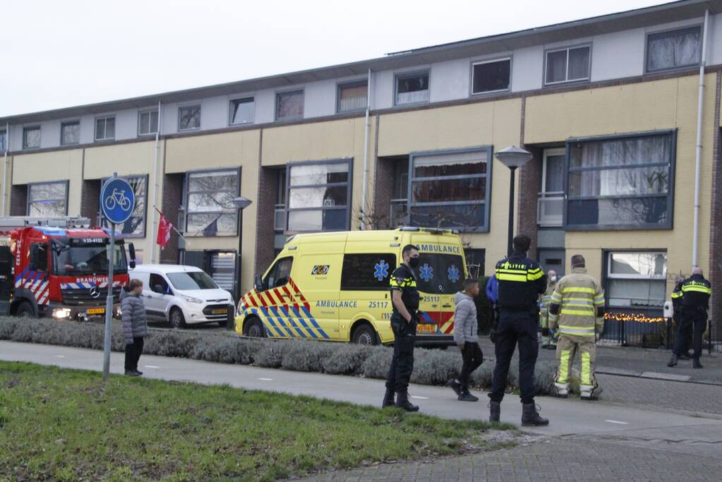 Vrouw gewond na val in woning