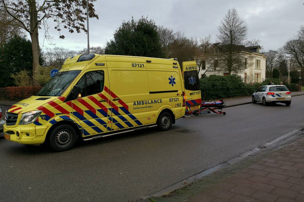 Voetganger gewond bij botsing met auto