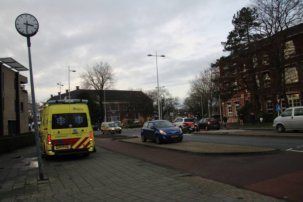 Scooterrijder gewond bij botsing met auto