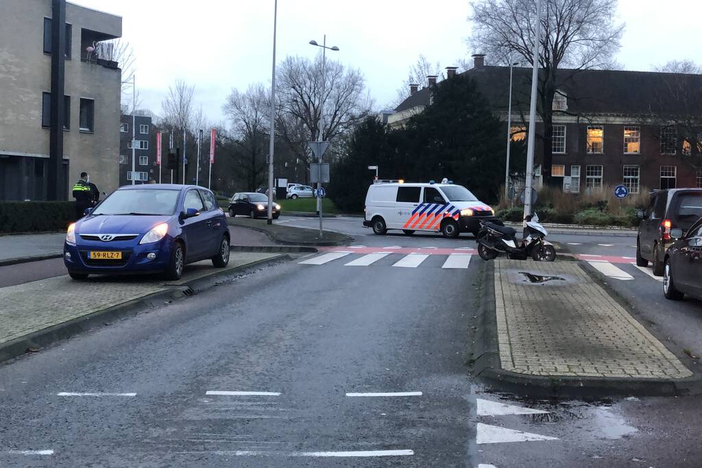 Scooterrijder gewond bij botsing met auto