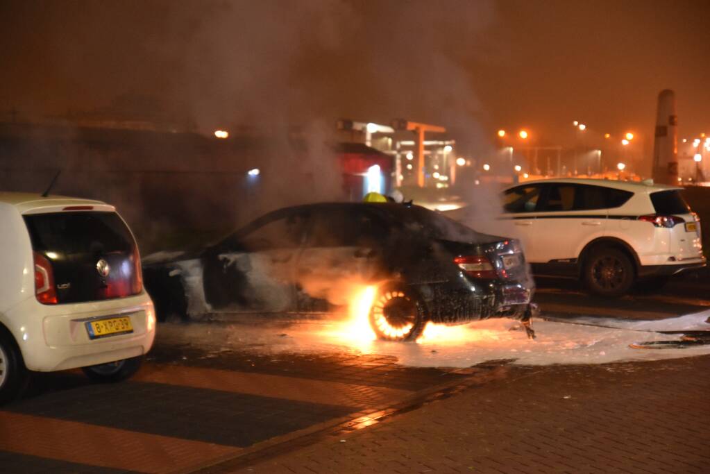 Auto verwoest door brand