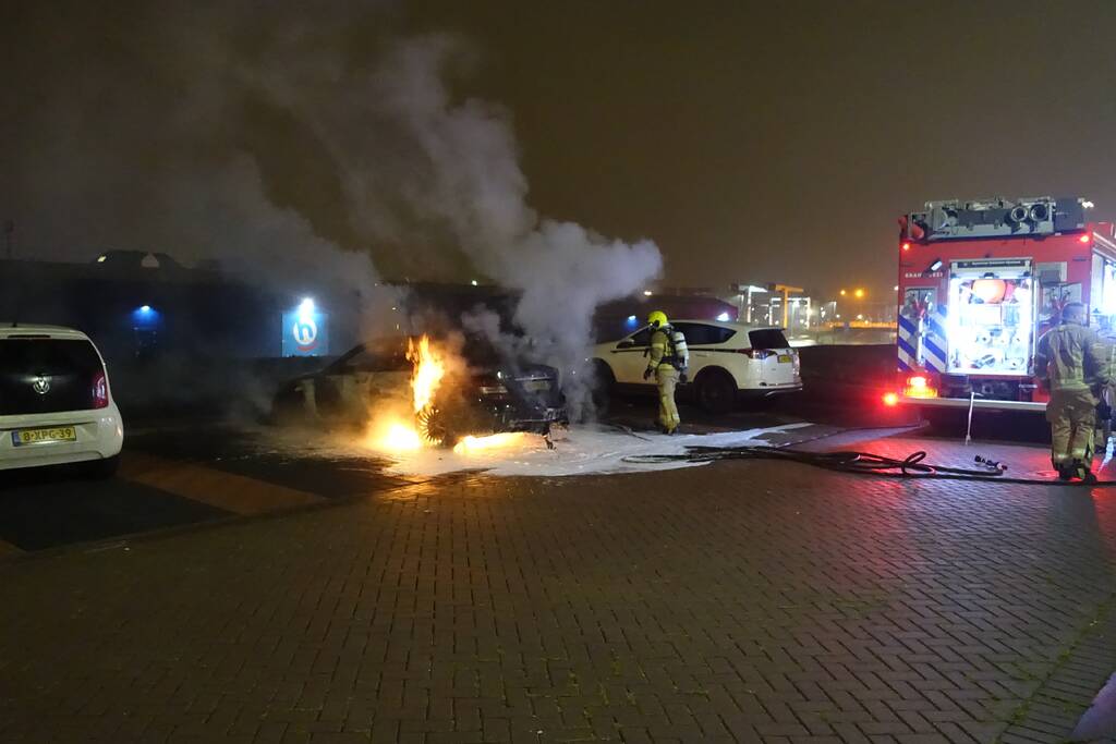 Auto verwoest door brand