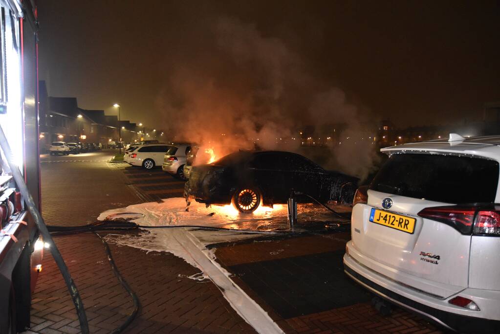 Auto verwoest door brand