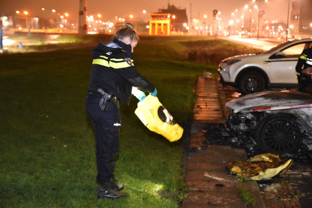 Auto verwoest door brand