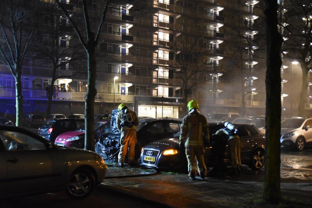 Auto volledig uitgebrand op parkeerplaats