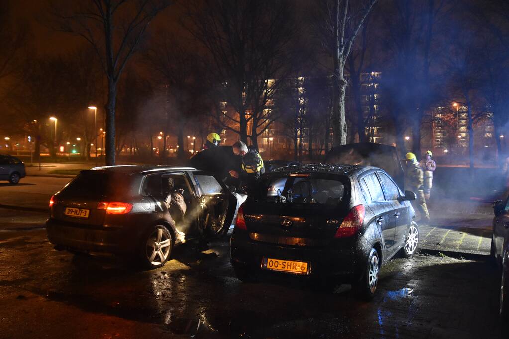 Auto volledig uitgebrand op parkeerplaats