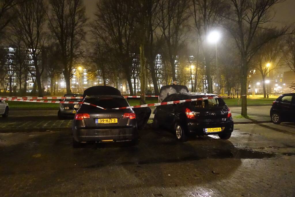Auto volledig uitgebrand op parkeerplaats