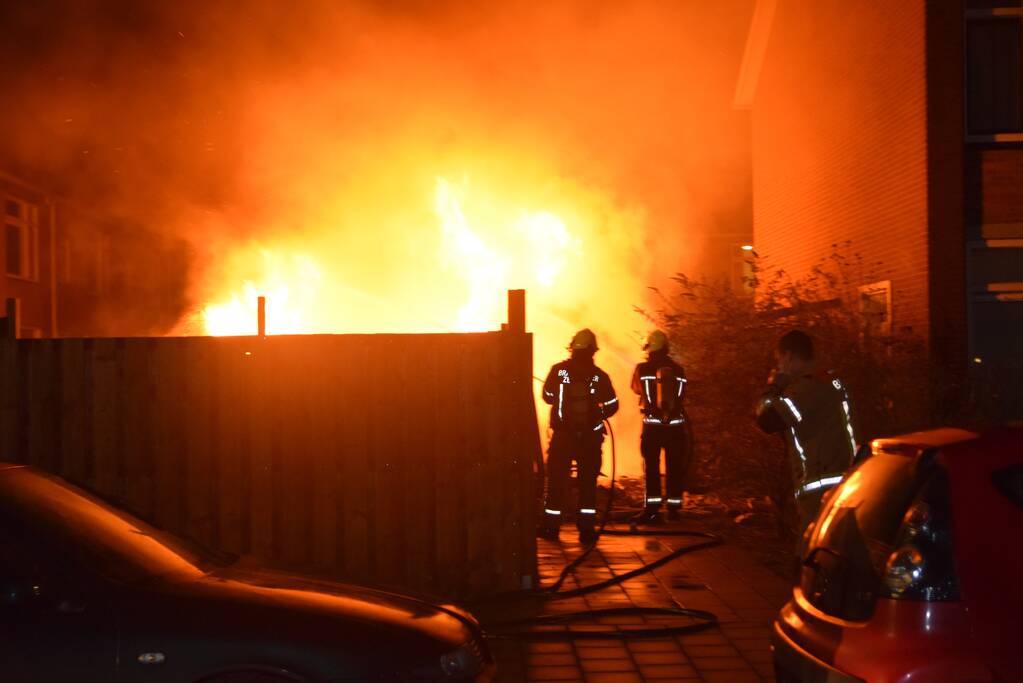Flinke brand in schuur na explosie