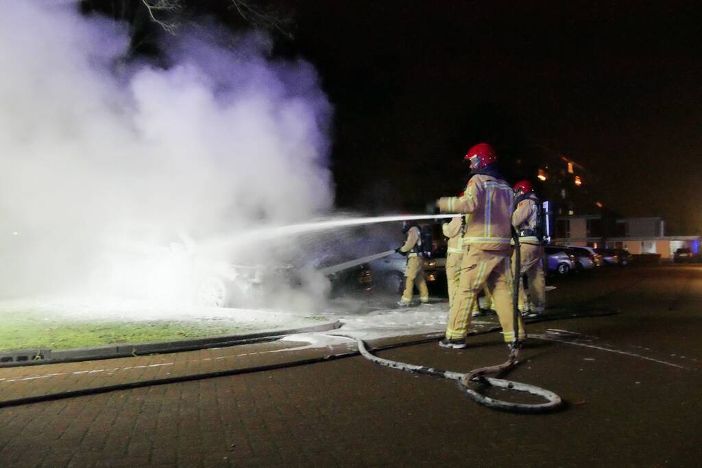 Auto gaat in vlammen op