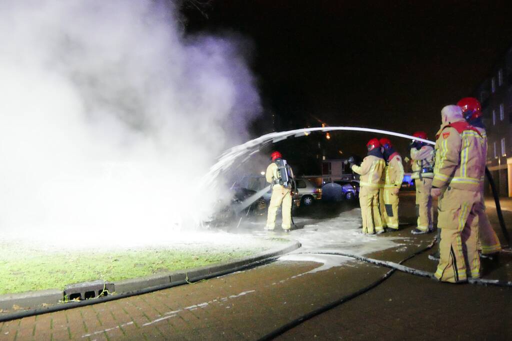 Auto gaat in vlammen op