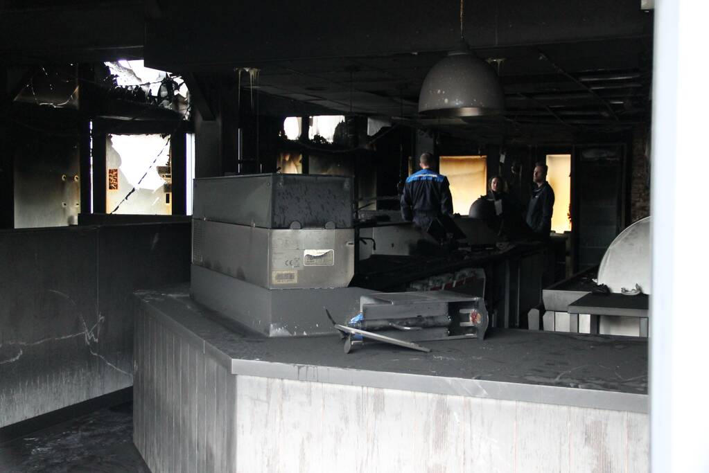 Recherche en brandweer doen onderzoek bij Kwalitaria Délifrance