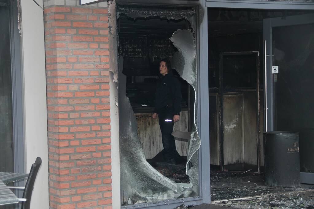 Recherche en brandweer doen onderzoek bij Kwalitaria Délifrance