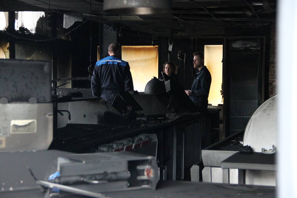 Recherche en brandweer doen onderzoek bij Kwalitaria Délifrance