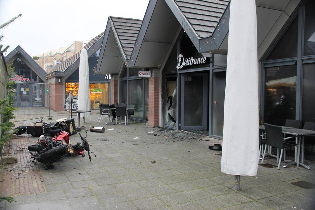 Recherche en brandweer doen onderzoek bij Kwalitaria Délifrance