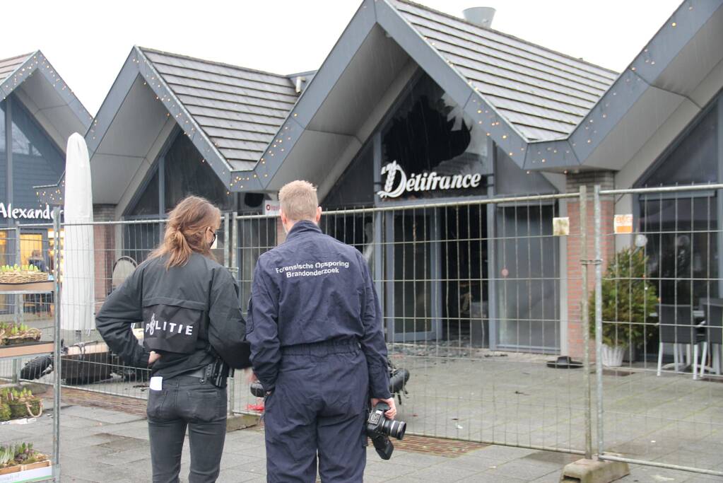 Recherche en brandweer doen onderzoek bij Kwalitaria Délifrance