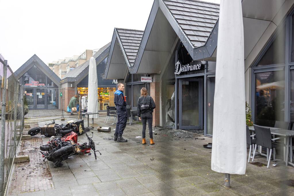 Recherche en brandweer doen onderzoek bij Kwalitaria Délifrance