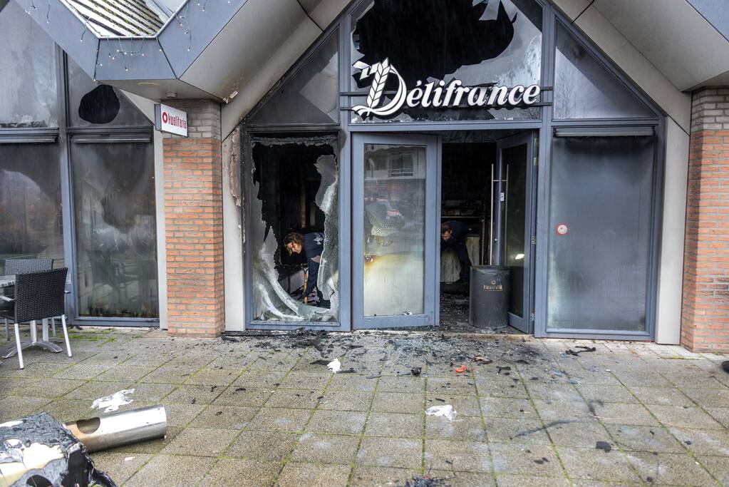 Recherche en brandweer doen onderzoek bij Kwalitaria Délifrance