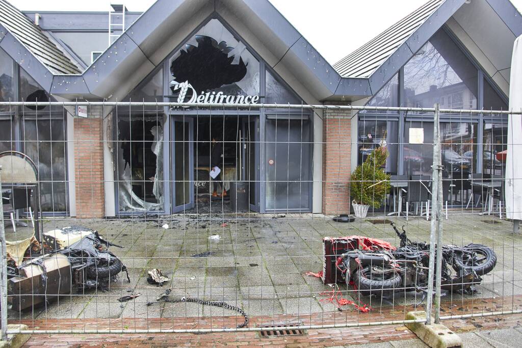 Recherche en brandweer doen onderzoek bij Kwalitaria Délifrance