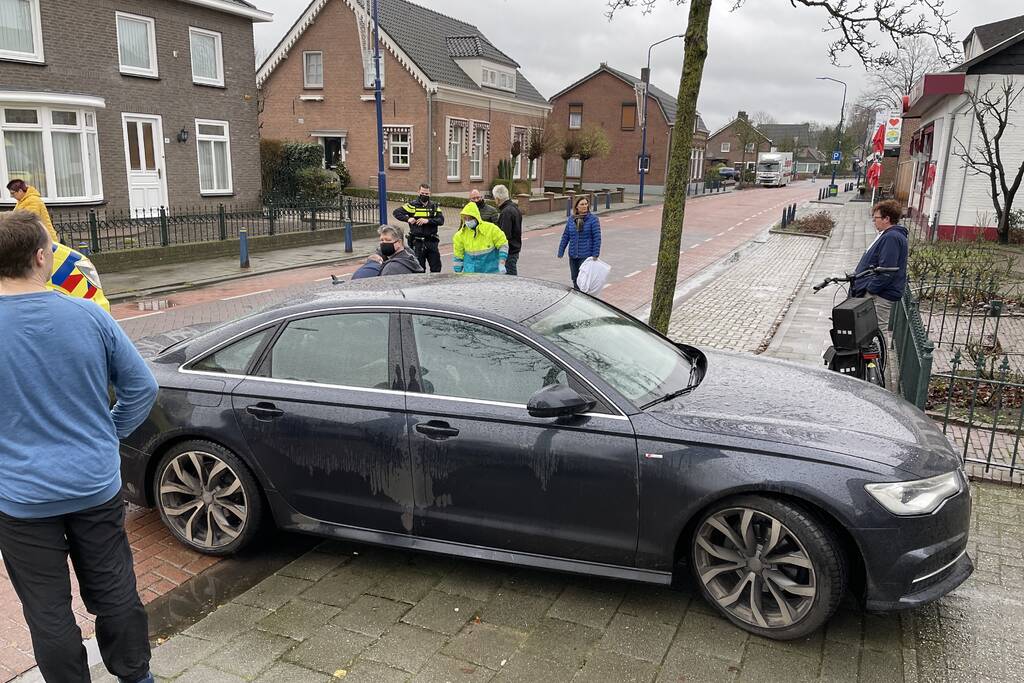 Vrouw gewond bij aanrijding met auto
