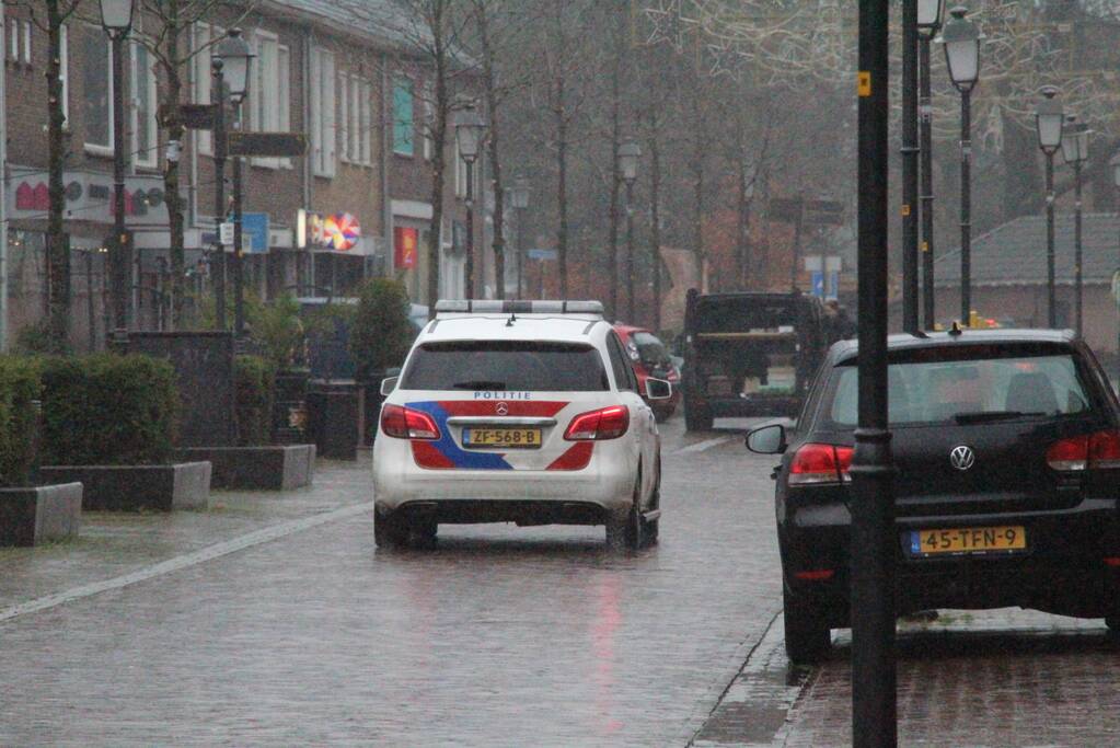 Onderzoek naar verdacht pakketje in parkeergarage